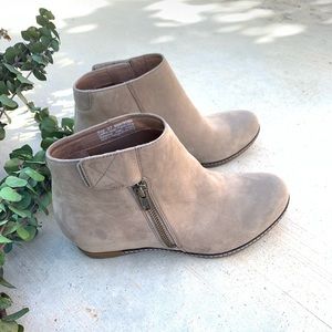 dansko leanna bootie